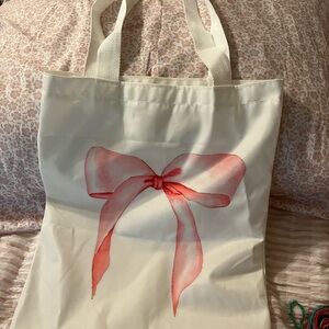 Elegant White Tote Bag with Pink Bow